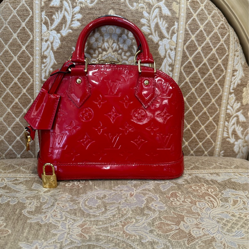 LV 紅漆亮皮金釦AlmaBB手提斜背包 M91771-0