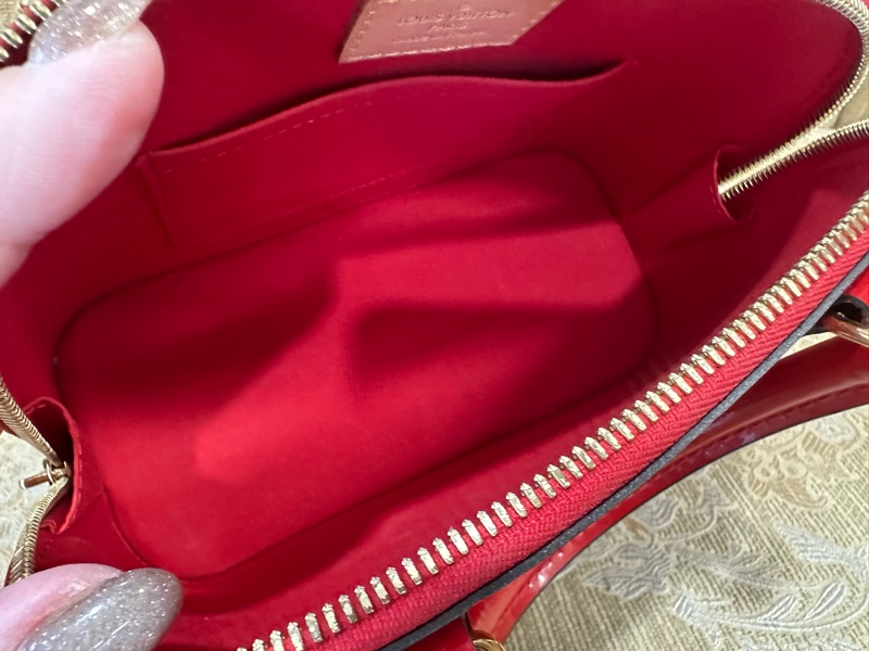 LV 紅漆亮皮金釦AlmaBB手提斜背包 M91771-8