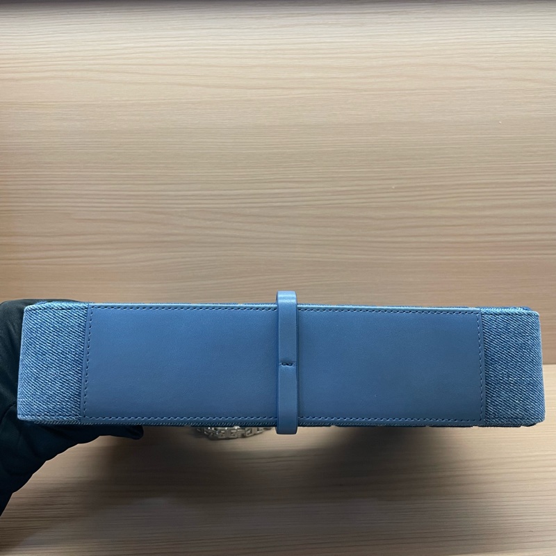 Givenchy 纪梵希 cut out 链条斜挎包 牛仔丹宁款 4G立体刺绣  容量足够 双肩带 可拆卸斜挎肩带 金属银色肩带不可卸（可单肩 也可做装饰） Cut out 辣妹潮人必备单品-2