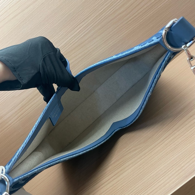 Givenchy 纪梵希 cut out 链条斜挎包 牛仔丹宁款 4G立体刺绣  容量足够 双肩带 可拆卸斜挎肩带 金属银色肩带不可卸（可单肩 也可做装饰） Cut out 辣妹潮人必备单品-5