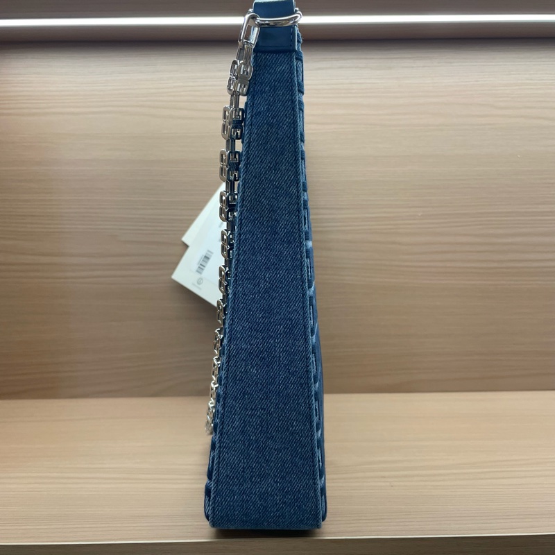 Givenchy 纪梵希 cut out 链条斜挎包 牛仔丹宁款 4G立体刺绣  容量足够 双肩带 可拆卸斜挎肩带 金属银色肩带不可卸（可单肩 也可做装饰） Cut out 辣妹潮人必备单品-6