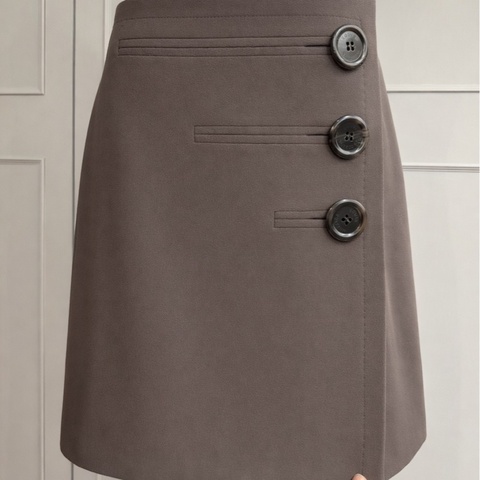 《新歡舊愛》正品LV路易威登毛料橄欖色A字短裙大牛角扣