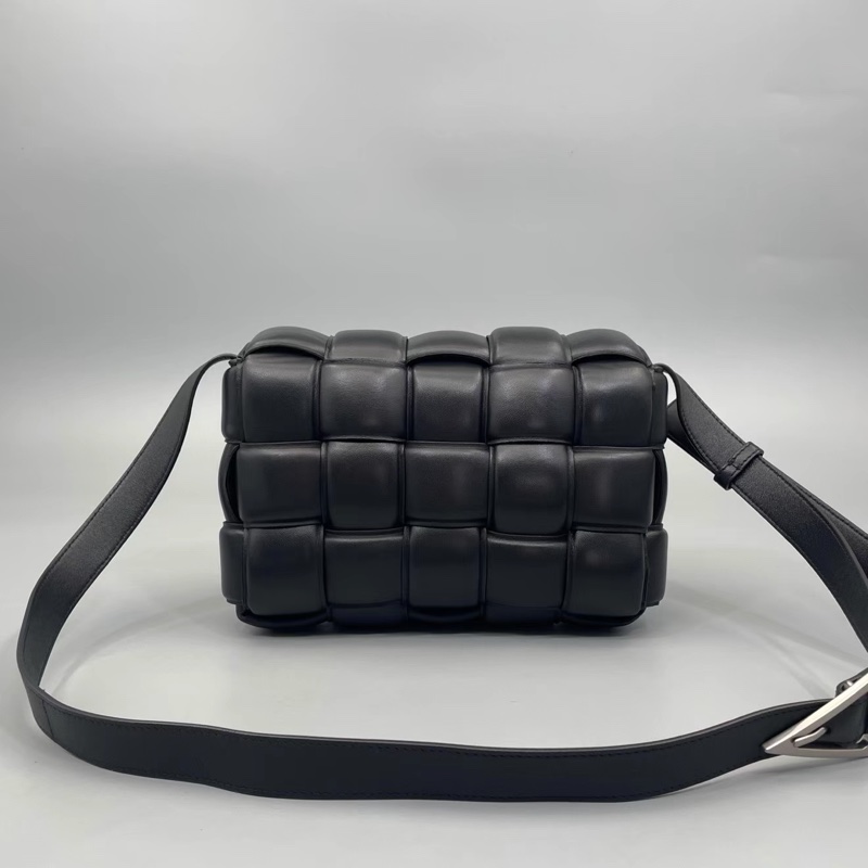 Bv黑銀編織枕頭斜挎包 #閒置帶膜 #男女同款 #櫃上在售1️⃣5️⃣萬-9