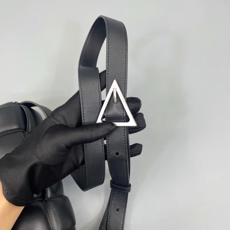 Bv黑銀編織枕頭斜挎包 #閒置帶膜 #男女同款 #櫃上在售1️⃣5️⃣萬-11