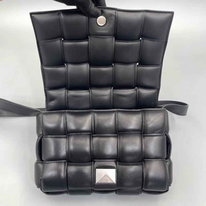 Bv黑銀編織枕頭斜挎包 #閒置帶膜 #男女同款 #櫃上在售1️⃣5️⃣萬-12