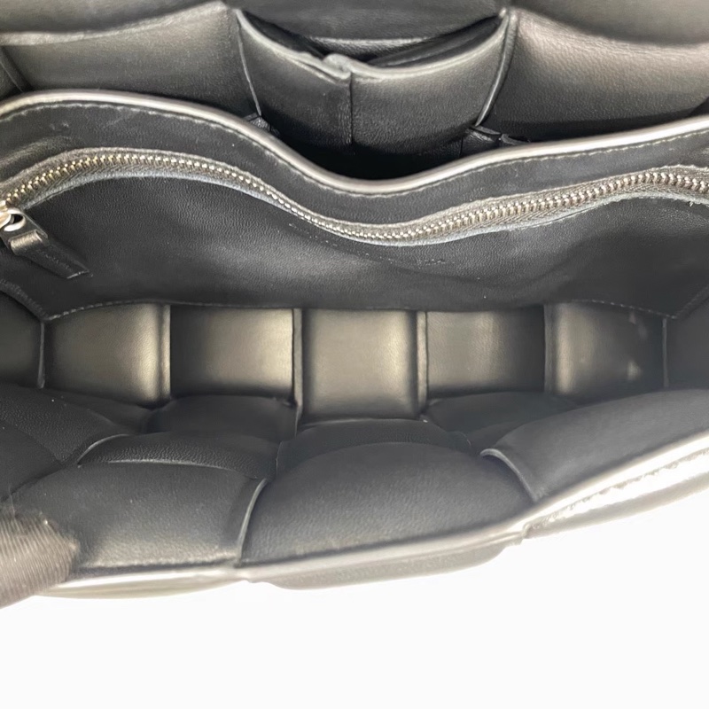 Bv黑銀編織枕頭斜挎包 #閒置帶膜 #男女同款 #櫃上在售1️⃣5️⃣萬-13