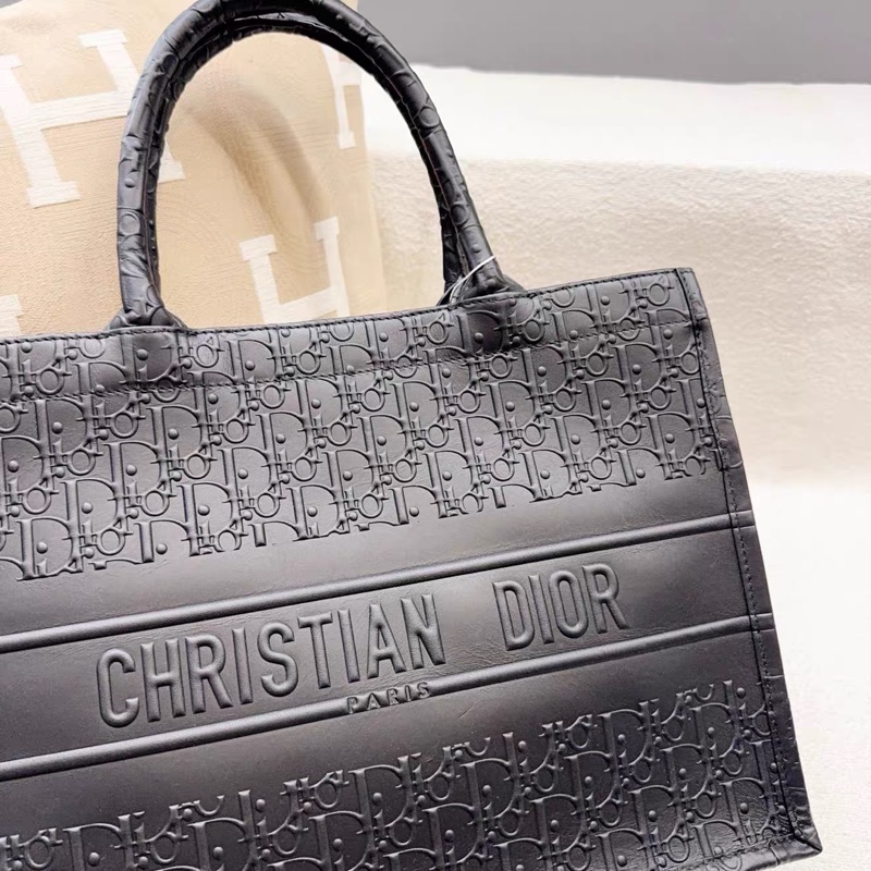 #全新閒置 #超稀有釋出✨ Dior tote全黑牛皮壓花托特包 中號-6