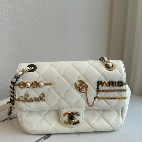 Chanel 珍珠徽章口蓋包大小超剛好