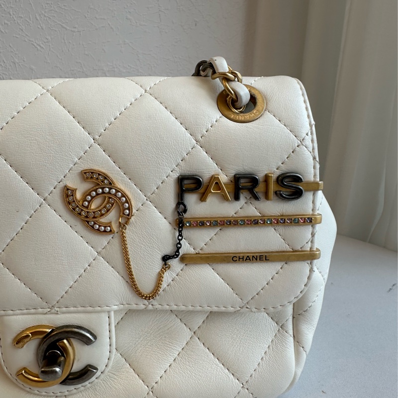 Chanel 珍珠徽章口蓋包大小超剛好-2