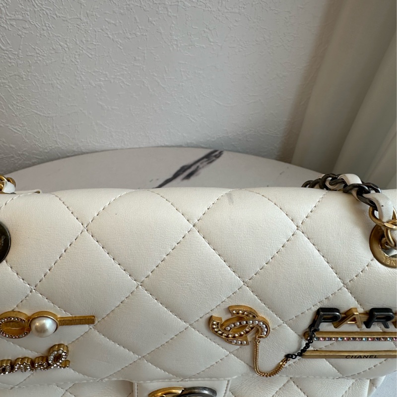 Chanel 珍珠徽章口蓋包大小超剛好-6
