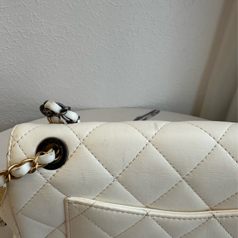 Chanel 珍珠徽章口蓋包大小超剛好-7