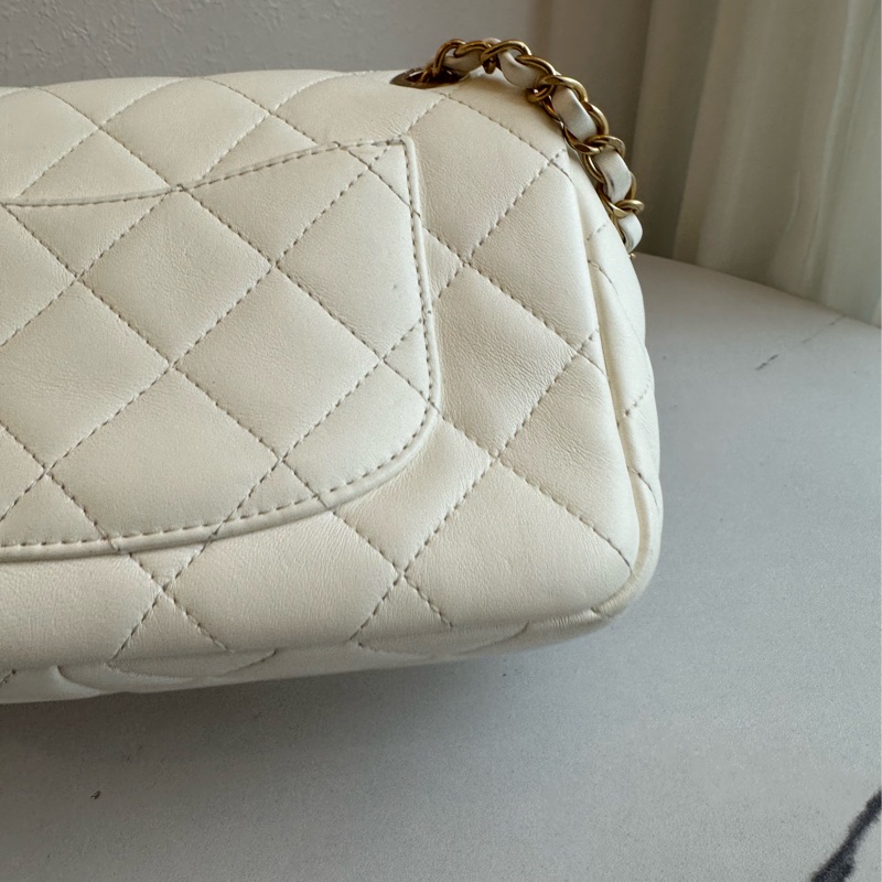 Chanel 珍珠徽章口蓋包大小超剛好-8