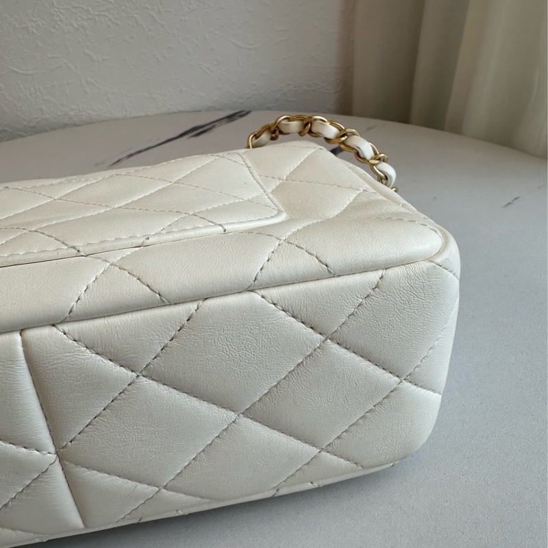 Chanel 珍珠徽章口蓋包大小超剛好-13