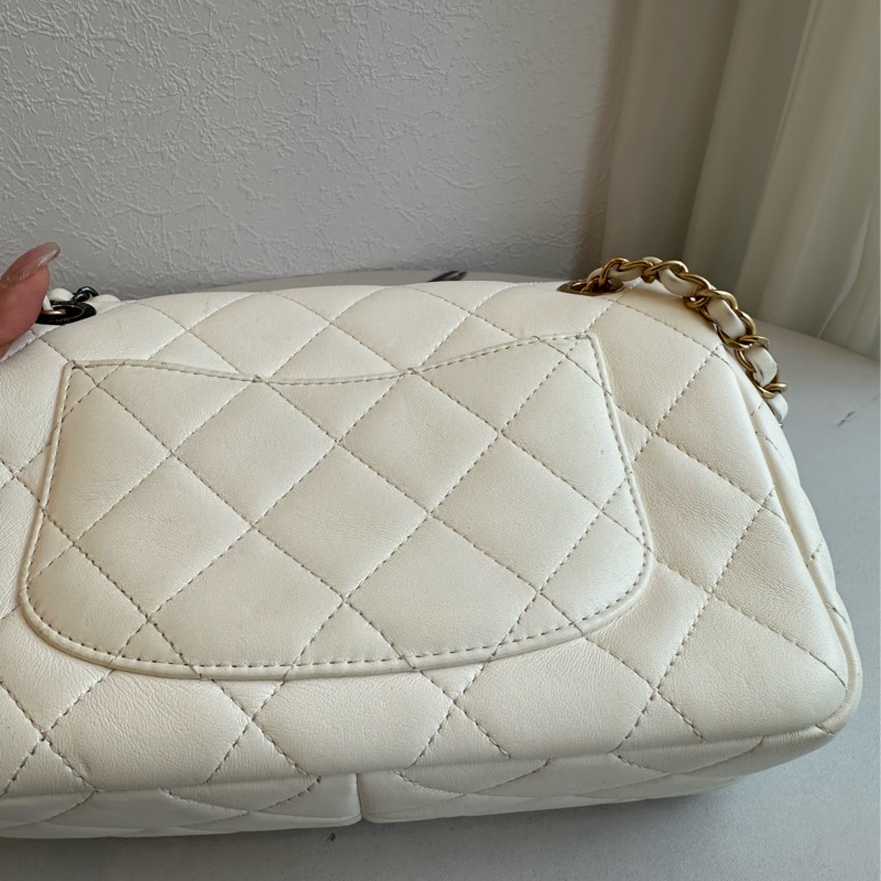 Chanel 珍珠徽章口蓋包大小超剛好-15