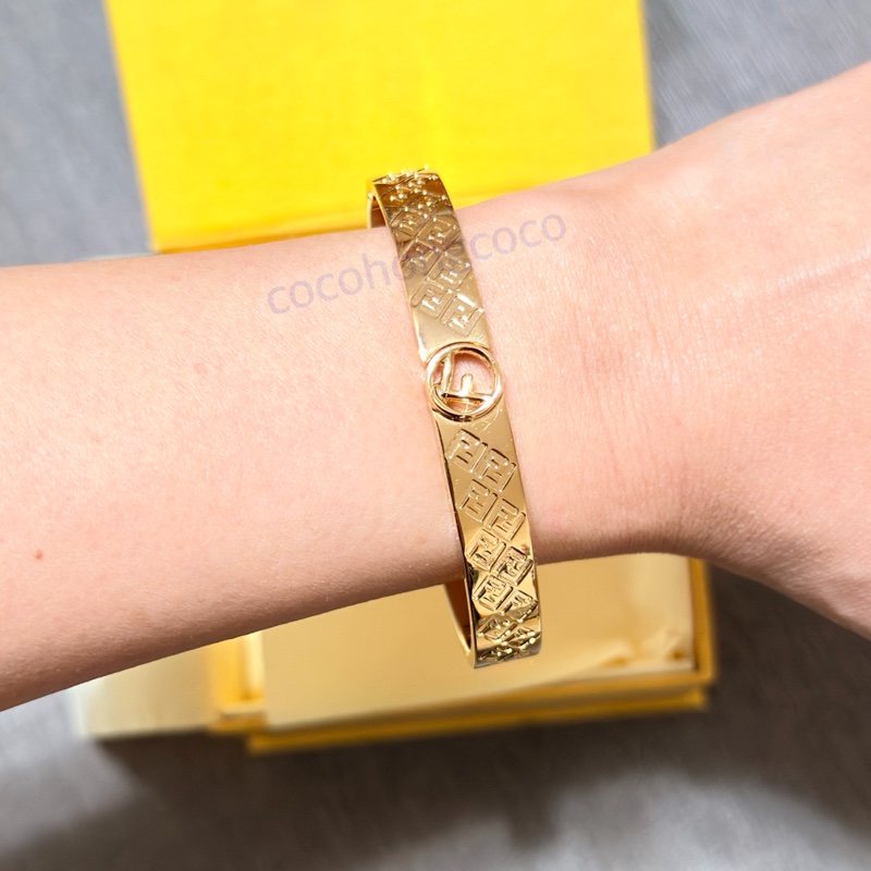 FENDI 金色金屬手環-1