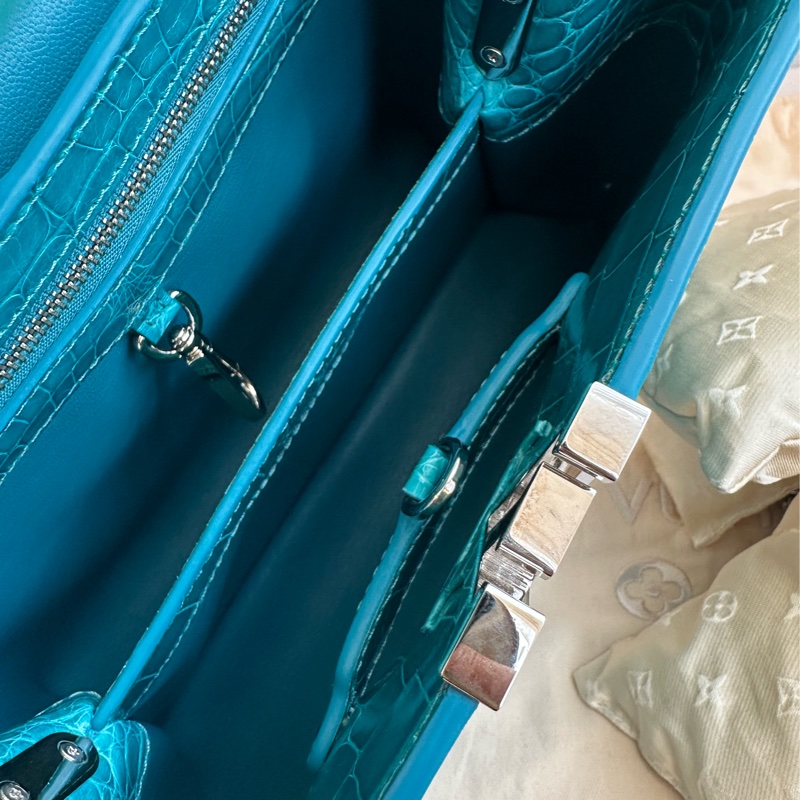 lv極品 鱷魚皮🥹🥹🥹Louis Vuitton Capucines BB 款綠松石色鱷魚皮手提包-10