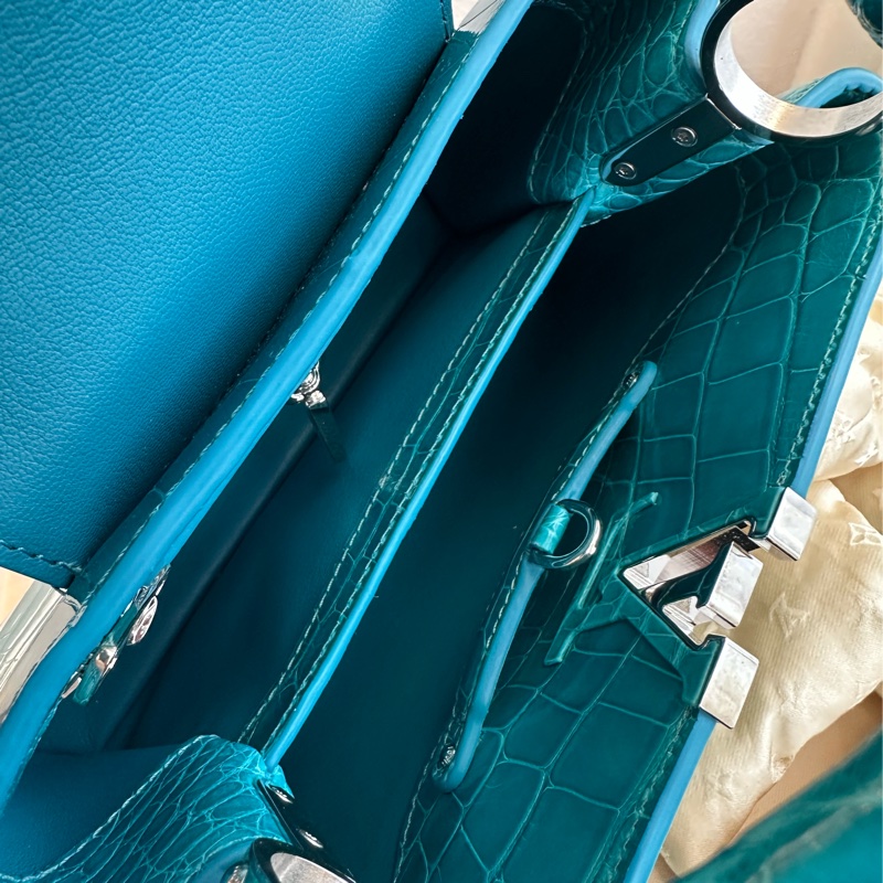 lv極品 鱷魚皮🥹🥹🥹Louis Vuitton Capucines BB 款綠松石色鱷魚皮手提包-11