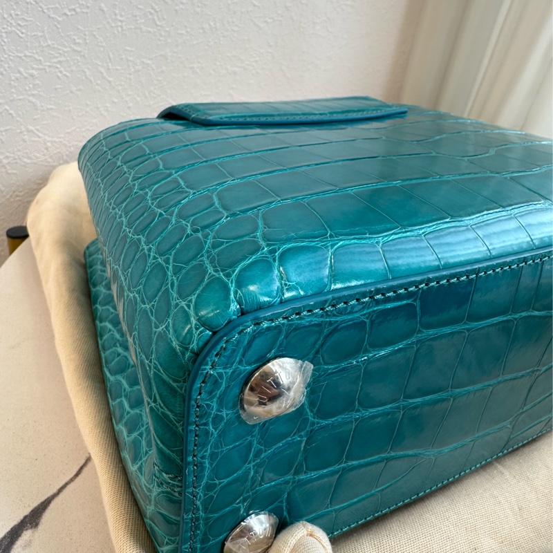 lv極品 鱷魚皮🥹🥹🥹Louis Vuitton Capucines BB 款綠松石色鱷魚皮手提包-12