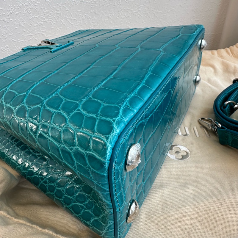 lv極品 鱷魚皮🥹🥹🥹Louis Vuitton Capucines BB 款綠松石色鱷魚皮手提包-13