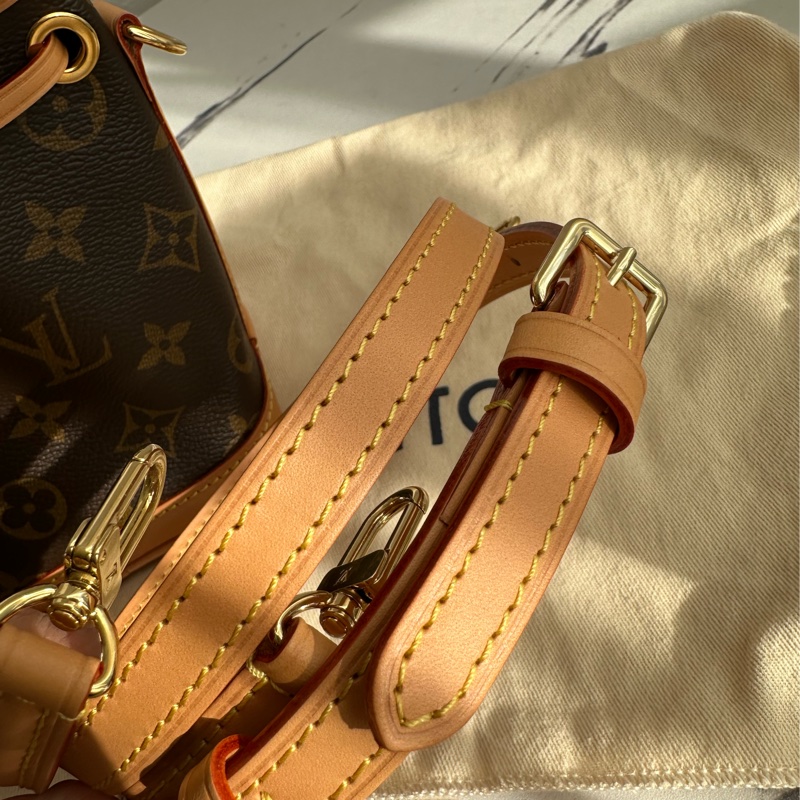 Lv nano 水桶包-10