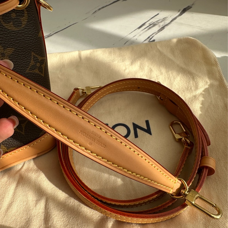 Lv nano 水桶包-11