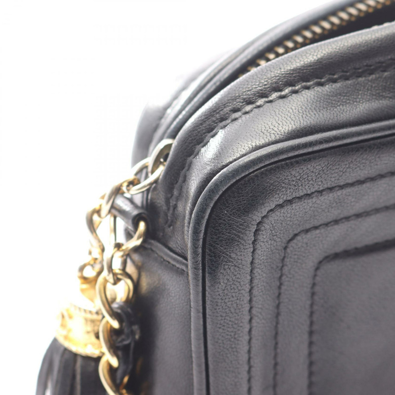 香奈兒 COCO 標誌鏈條肩背斜背包，羊皮材質，黑色，金色五金，二手女款-8