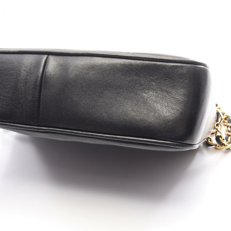 香奈兒 COCO 標誌鏈條肩背斜背包，羊皮材質，黑色，金色五金，二手女款-9