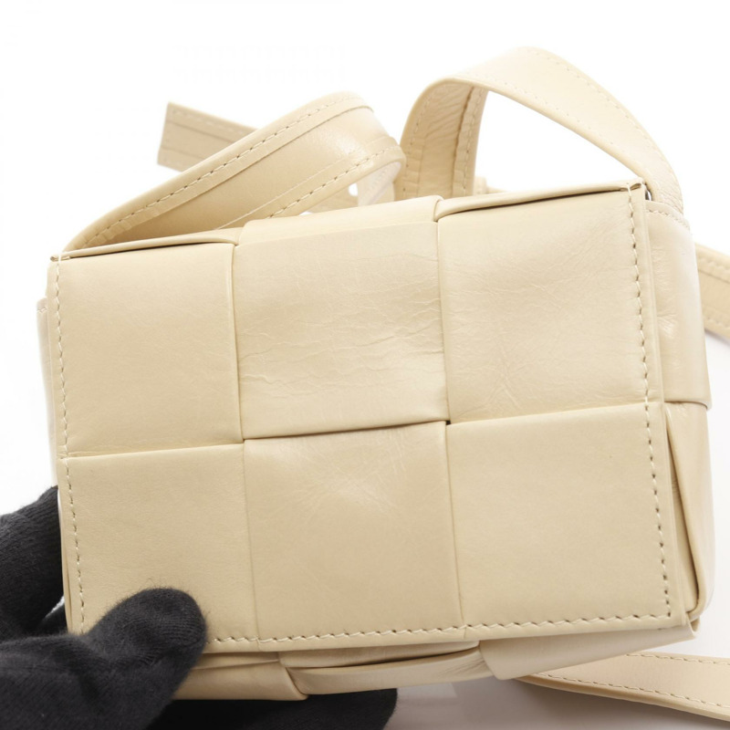 BOTTEGA VENETA Candy Cassette 迷你斜背包 667048 皮革 米色-4