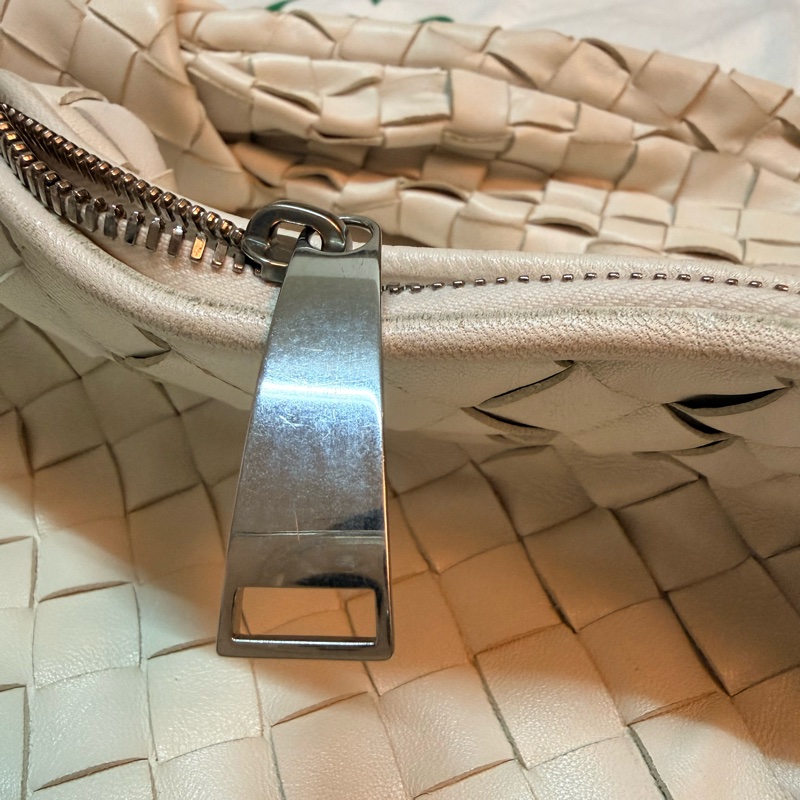 柔軟小羊皮 中古 BV包 鬆弛感 Bottega Veneta Jodie 粉筆白 編織皮革 /側背/手提 最大尺寸 White-10