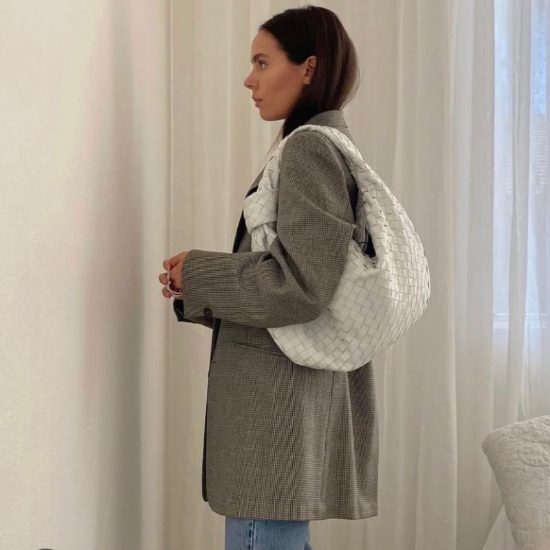 柔軟小羊皮 中古 BV包 鬆弛感 Bottega Veneta Jodie Medium 粉筆白 編織皮革 /側背/手提 最大尺寸 White-11