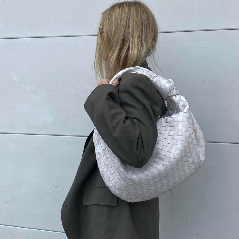 柔軟小羊皮 中古 BV包 鬆弛感 Bottega Veneta Jodie Medium 粉筆白 編織皮革 /側背/手提 最大尺寸 White-18