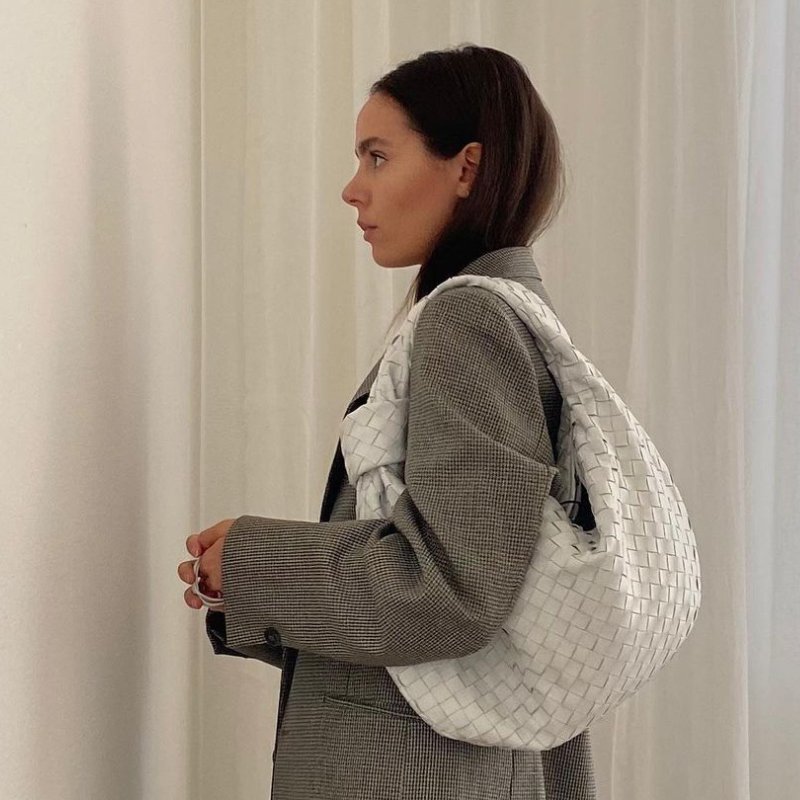 柔軟小羊皮 中古 BV包 鬆弛感 Bottega Veneta Jodie Medium 粉筆白 編織皮革 /側背/手提 最大尺寸 White-19