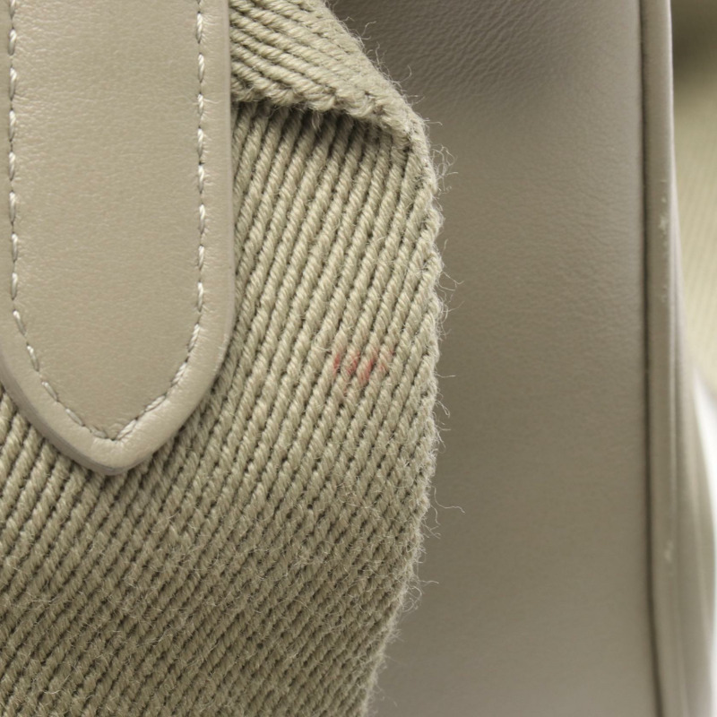 CELINE Teen Soft 16 肩斜背包，皮革材質，綠色，二手女款-4