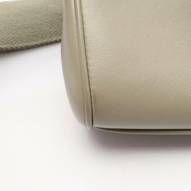 CELINE Teen Soft 16 肩斜背包，皮革材質，綠色，二手女款-7