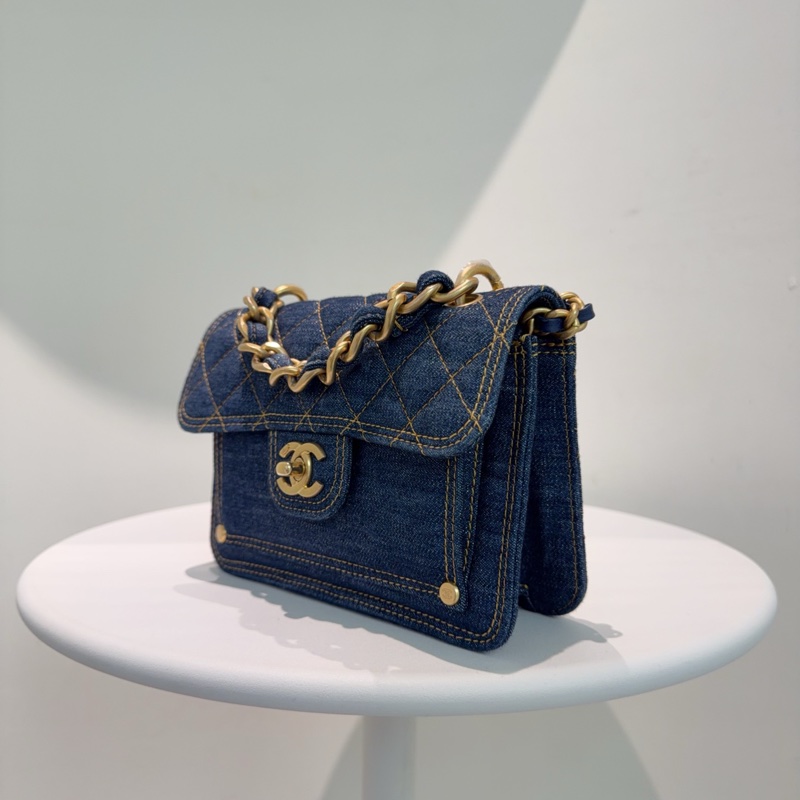 98新Chanel 23S系列牛仔郵差包 非常火的牛仔系列 芯片款 小號可放大手機-2