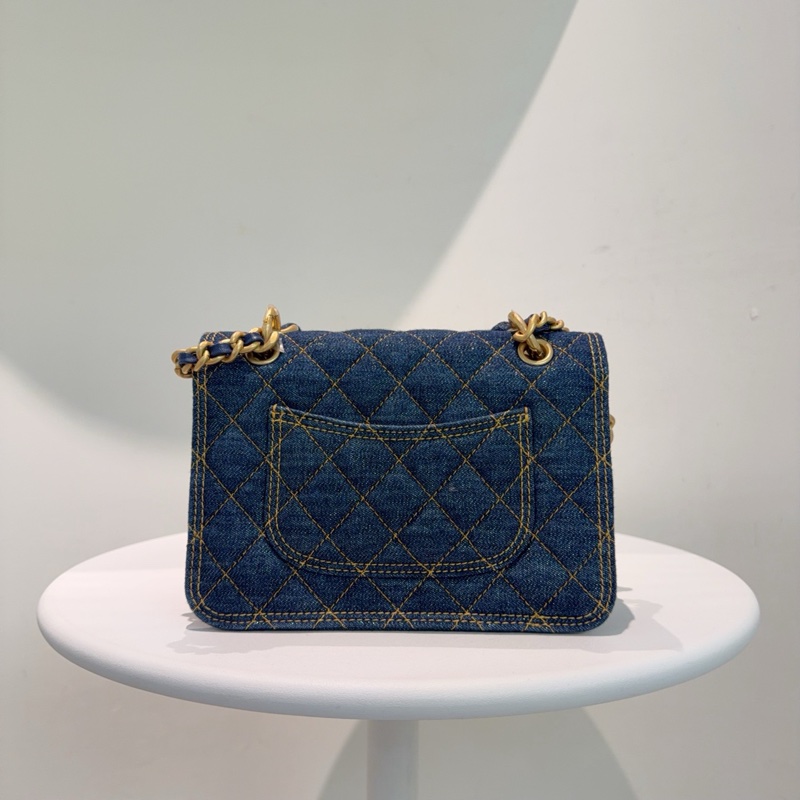 98新Chanel 23S系列牛仔郵差包 非常火的牛仔系列 芯片款 小號可放大手機-3