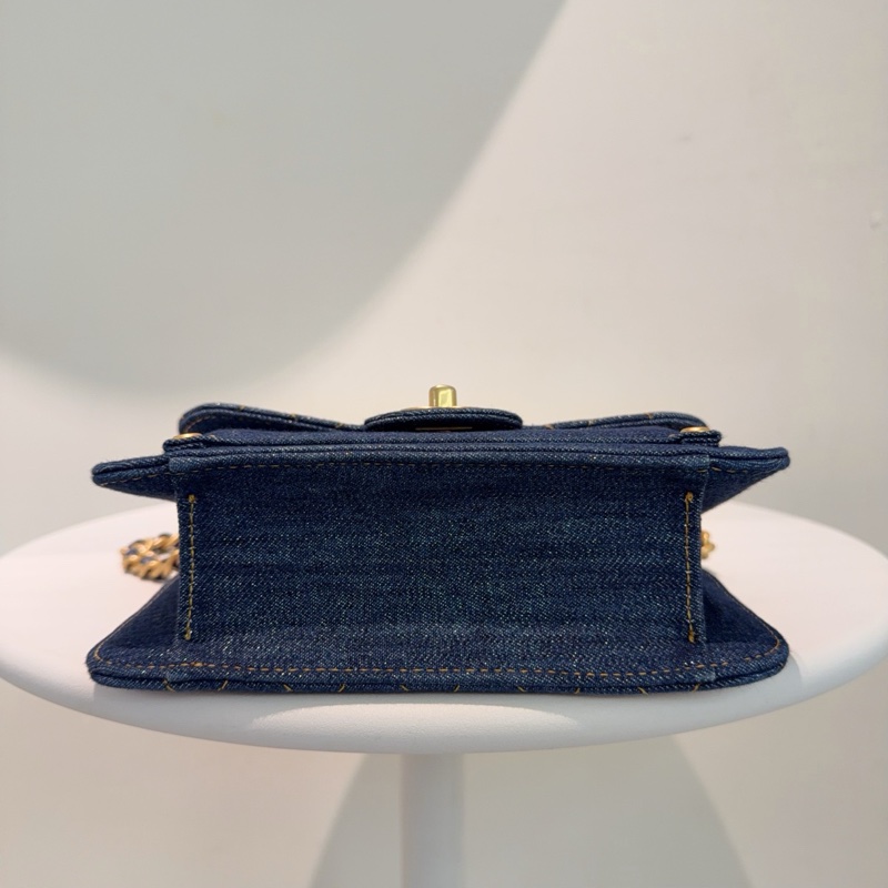 98新Chanel 23S系列牛仔郵差包 非常火的牛仔系列 芯片款 小號可放大手機-4