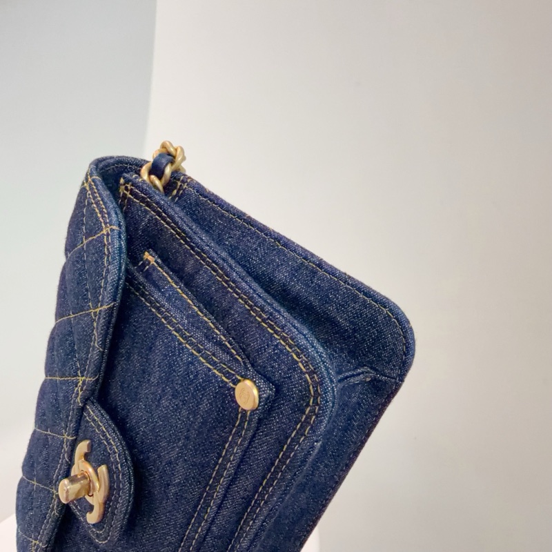 98新Chanel 23S系列牛仔郵差包 非常火的牛仔系列 芯片款 小號可放大手機-5