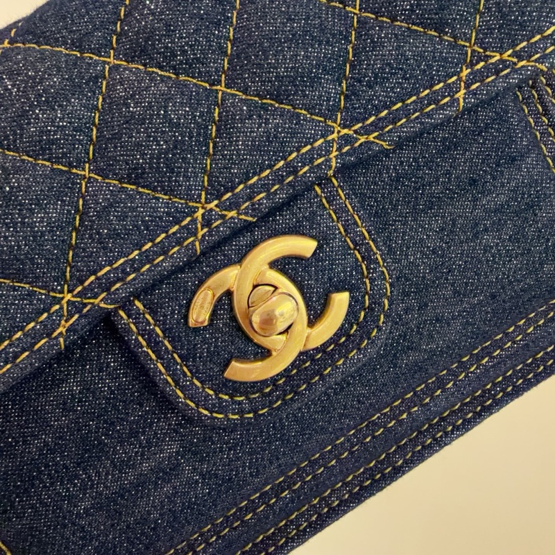 98新Chanel 23S系列牛仔郵差包 非常火的牛仔系列 芯片款 小號可放大手機-7