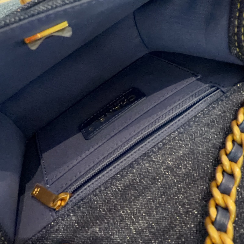 98新Chanel 23S系列牛仔郵差包 非常火的牛仔系列 芯片款 小號可放大手機-8