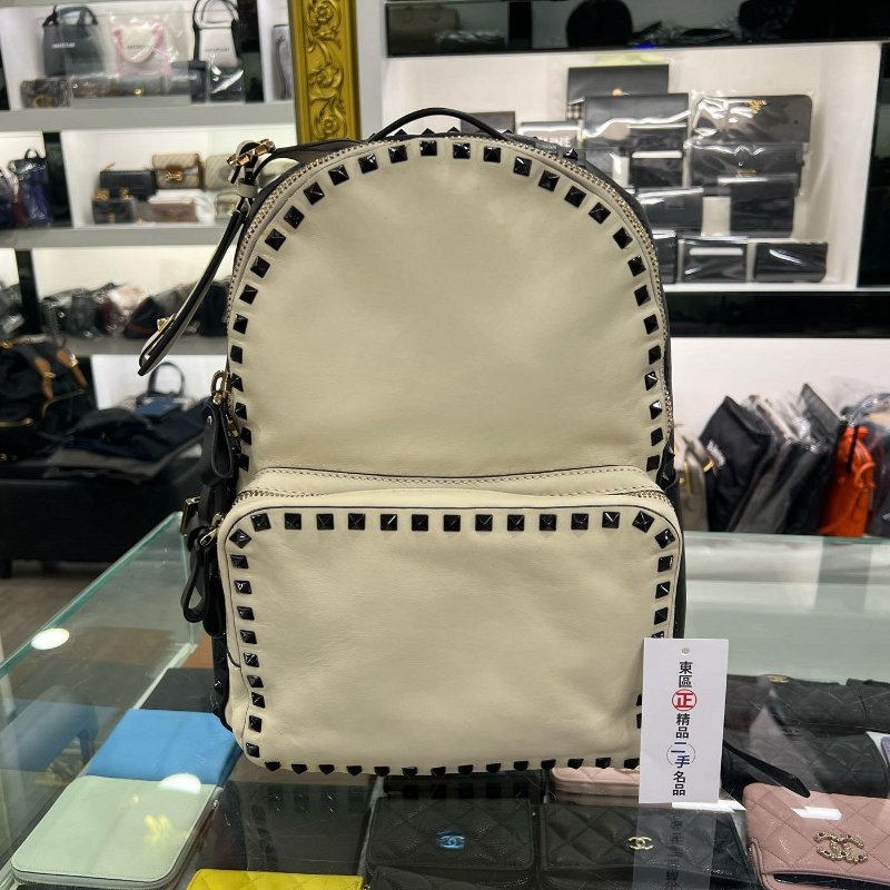 東區正精品㊣VALENTINO GARAVANI 黑色拚白色小牛皮鉚釘雙層拉鍊後背包 RZ4807-0