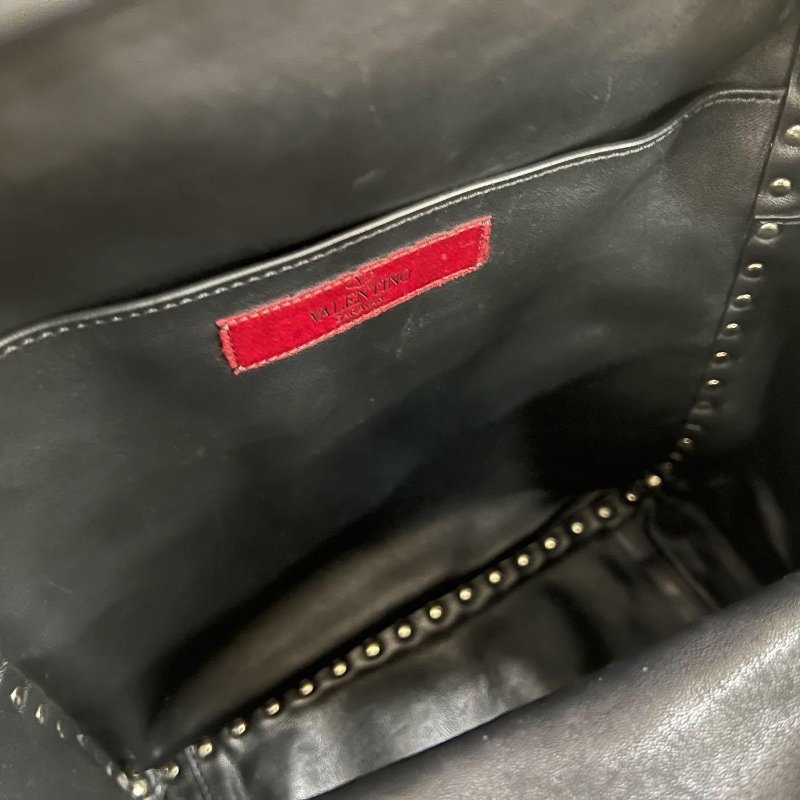 東區正精品㊣VALENTINO GARAVANI 黑色拚白色小牛皮鉚釘雙層拉鍊後背包 RZ4807-2