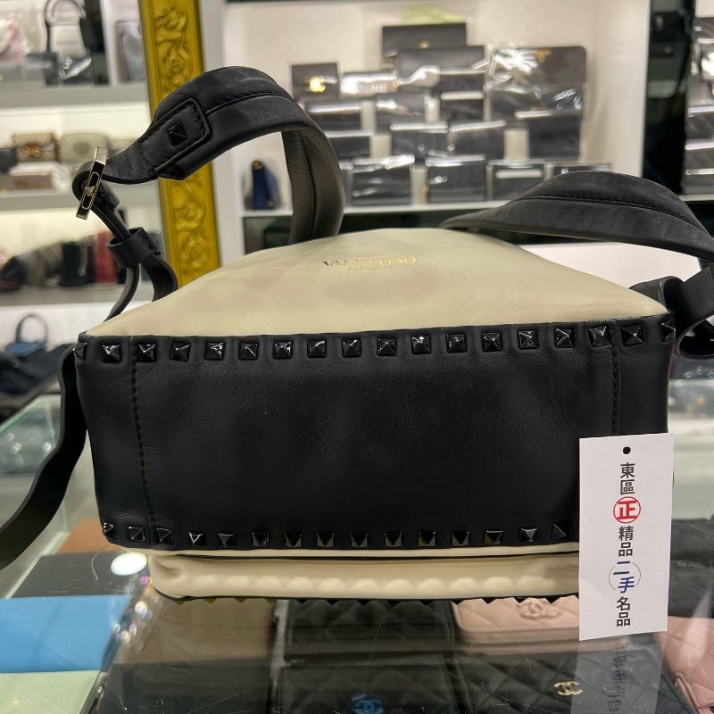 東區正精品㊣VALENTINO GARAVANI 黑色拚白色小牛皮鉚釘雙層拉鍊後背包 RZ4807-6