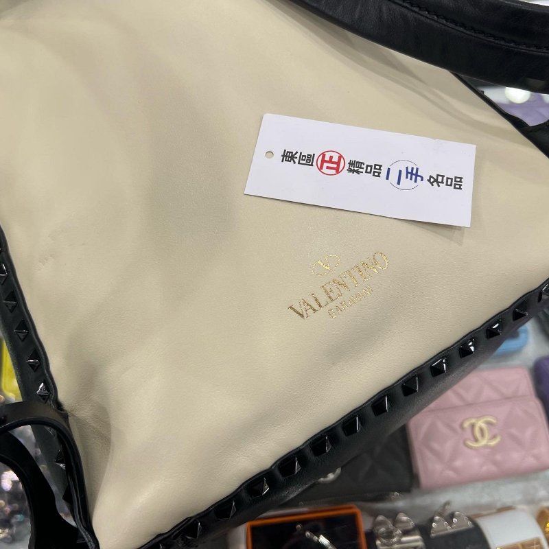 東區正精品㊣VALENTINO GARAVANI 黑色拚白色小牛皮鉚釘雙層拉鍊後背包 RZ4807-7