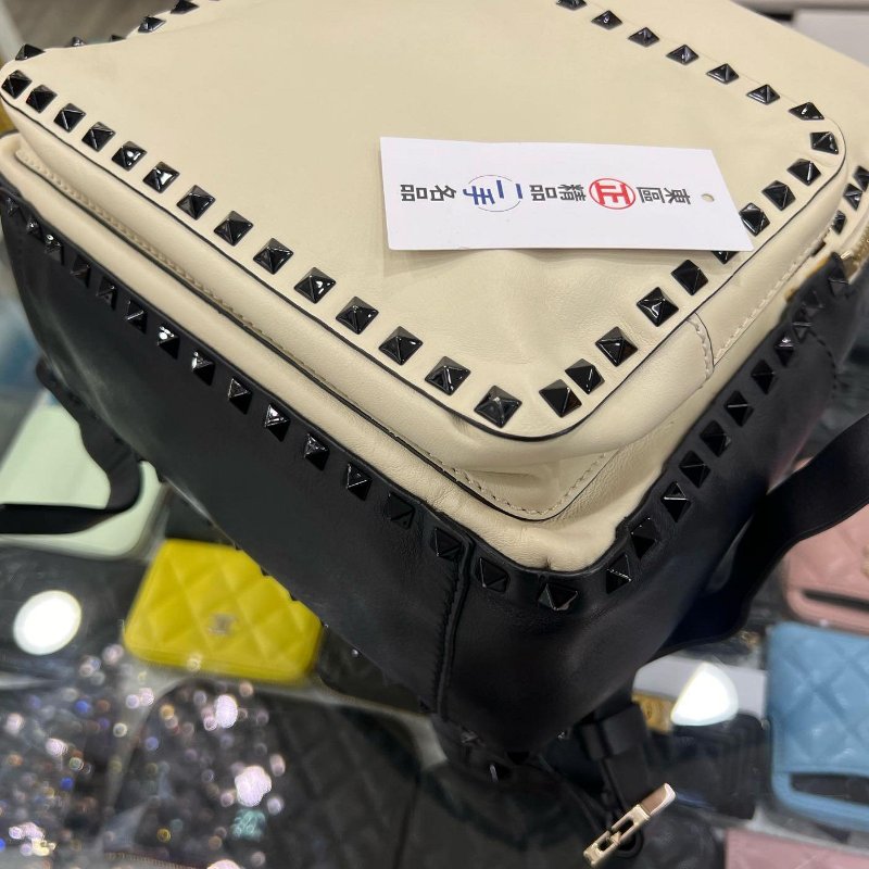 東區正精品㊣VALENTINO GARAVANI 黑色拚白色小牛皮鉚釘雙層拉鍊後背包 RZ4807-9
