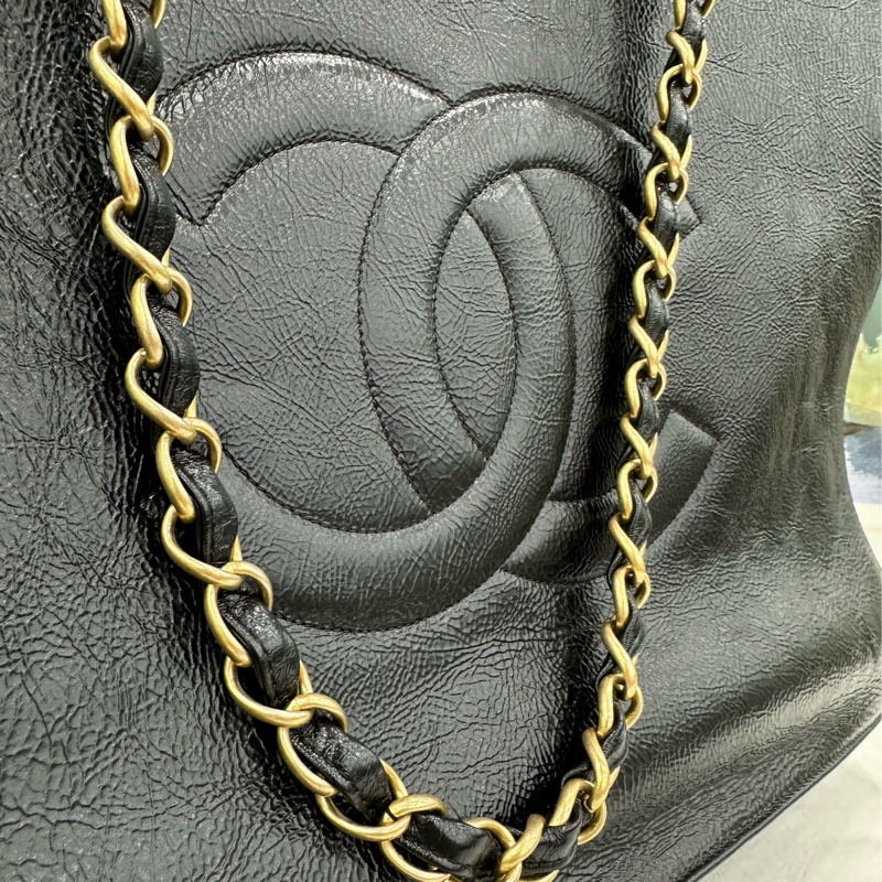 Chanel/香奈兒新版油蠟皮tote托特單肩包 30開 經典黑金配色➕橫版包型 百搭大容量 休閒通勤兩不誤隨意背 尺寸：37*25*10cm-8