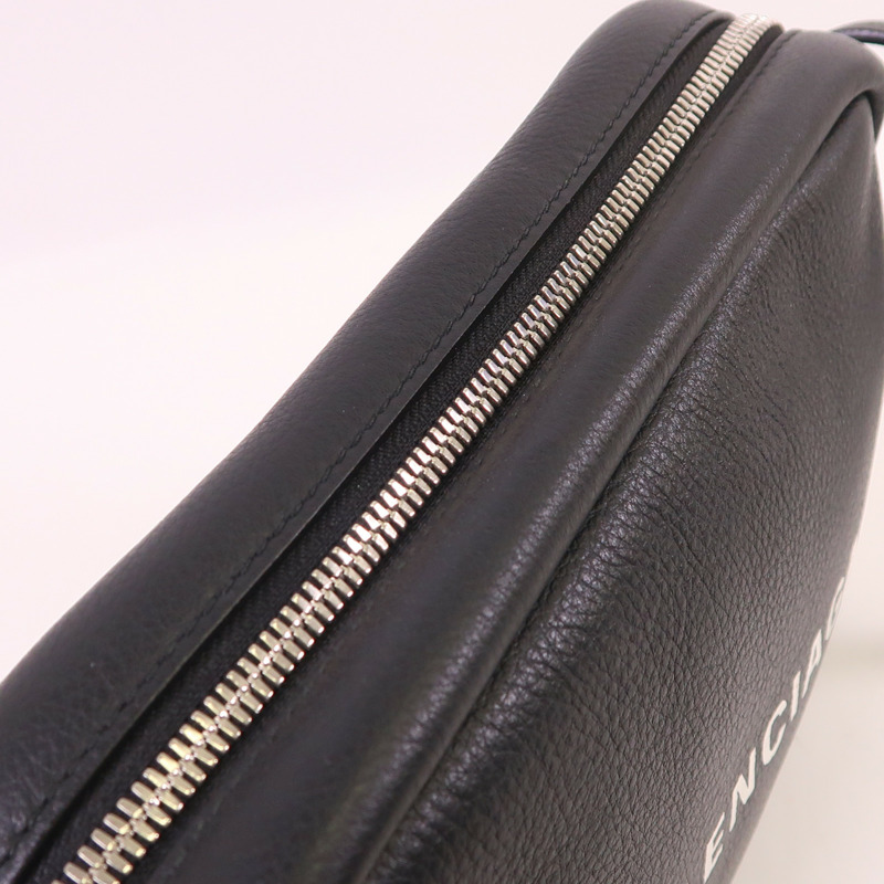 BALENCIAGA 牛皮皮革Everyday Camera Bag銀扣肩背袋-15