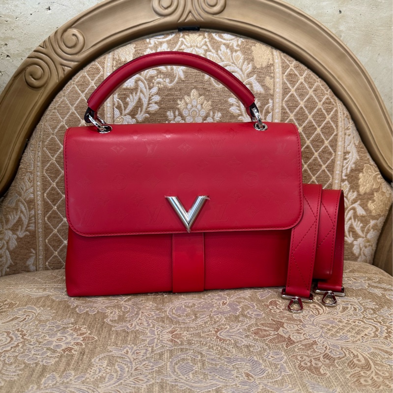 LV 紅牛皮壓紋V字銀釦Very One Handle下蓋手提肩背包M51924-0