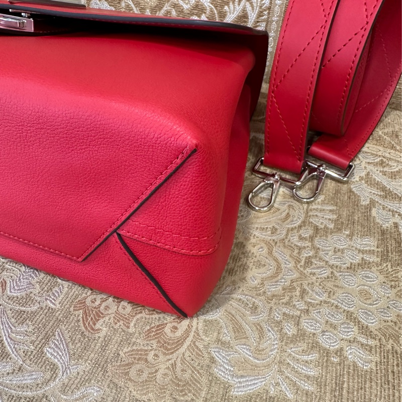 LV 紅牛皮壓紋V字銀釦Very One Handle下蓋手提肩背包M51924-6
