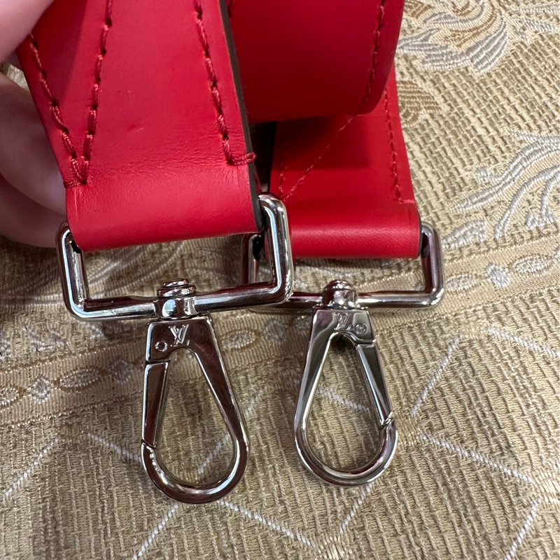 LV 紅牛皮壓紋V字銀釦Very One Handle下蓋手提肩背包M51924-12